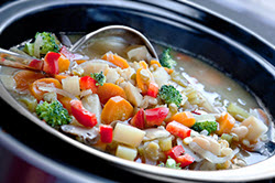 Slow Cooker Hearty Vegetable and Bean Soup 